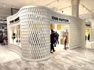 a store fabricated by thousands of Aluminium CANs